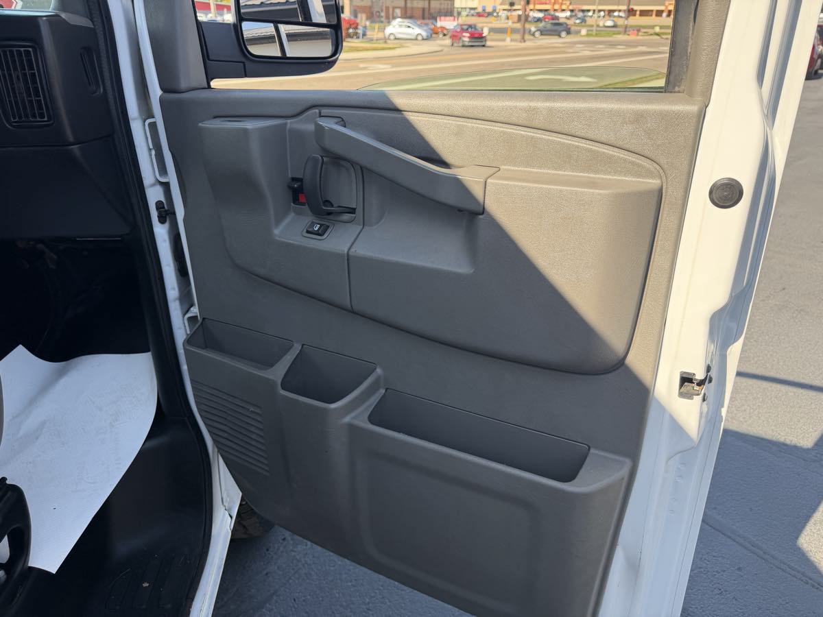 Used 2019 GMC Savana 2500 Extended RWD image 17