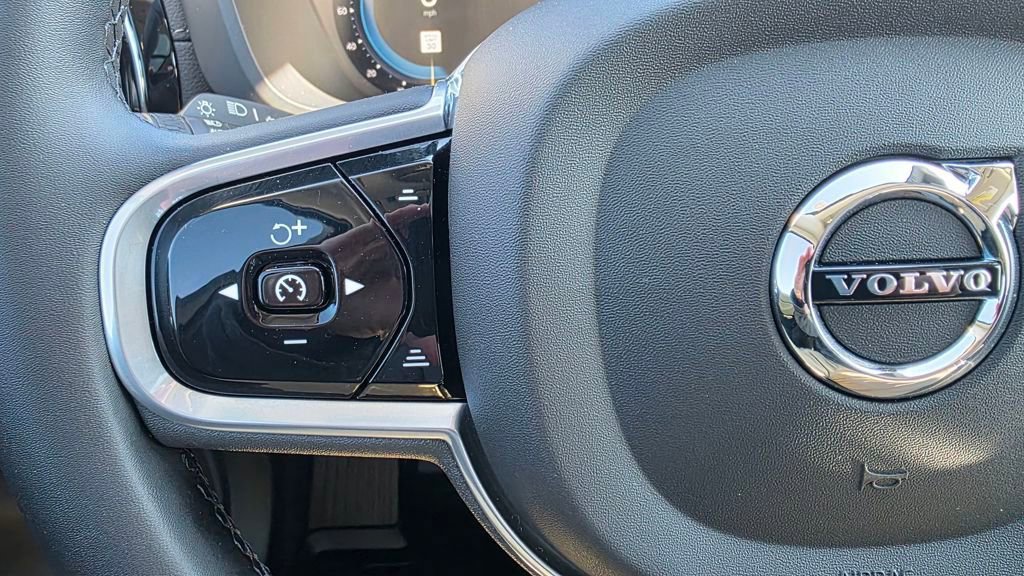 Used 2023 Volvo XC60 T8 Ultimate w/ Climate Package image 31