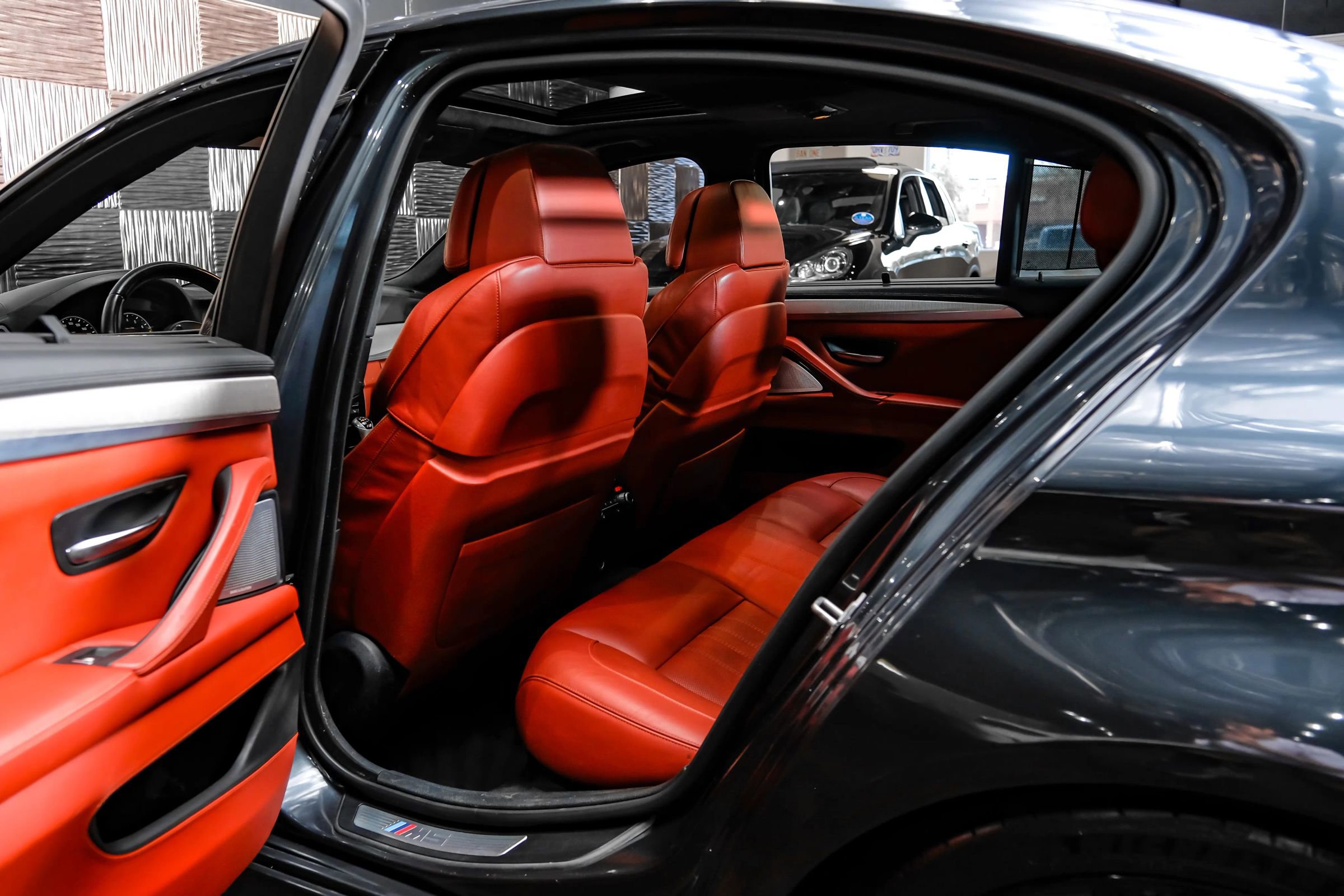 Used 2014 BMW M5 RWD image 43