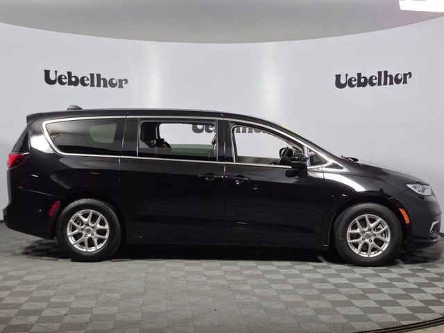 Used 2024 Chrysler Pacifica Touring-L image 8