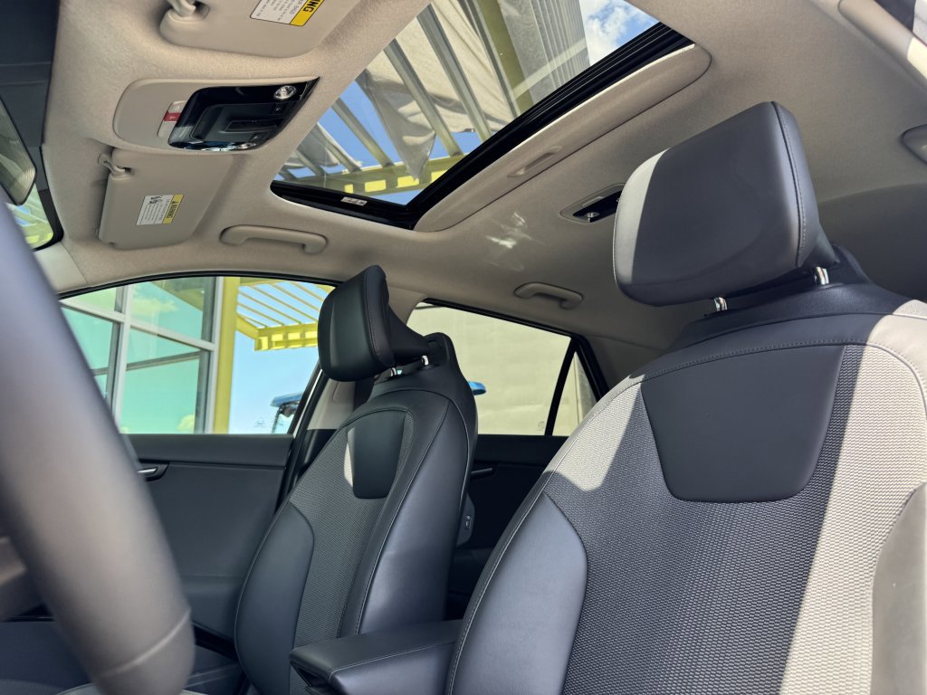 Used 2024 Kia Niro EX Touring FWD image 28