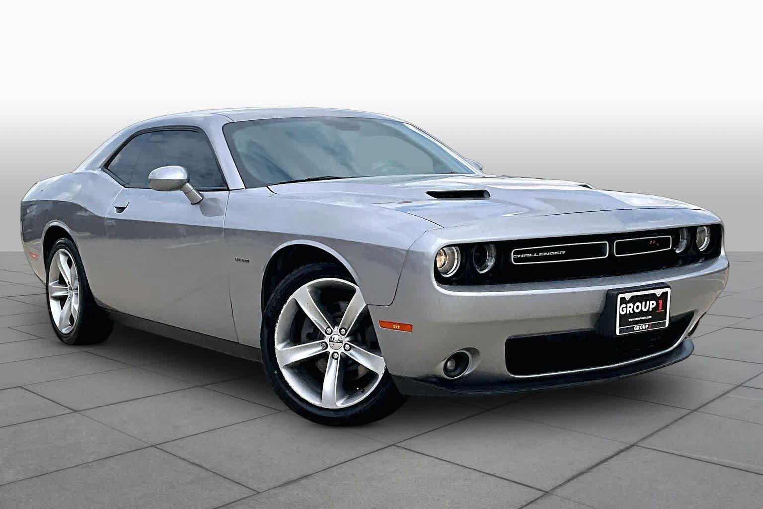 Used 2016 Dodge Challenger R/T RWD image 3