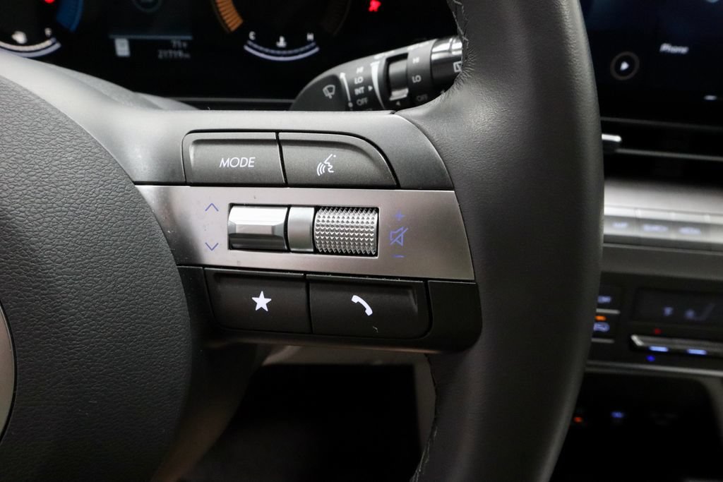 Certified 2025 Hyundai Kona SEL FWD image 28