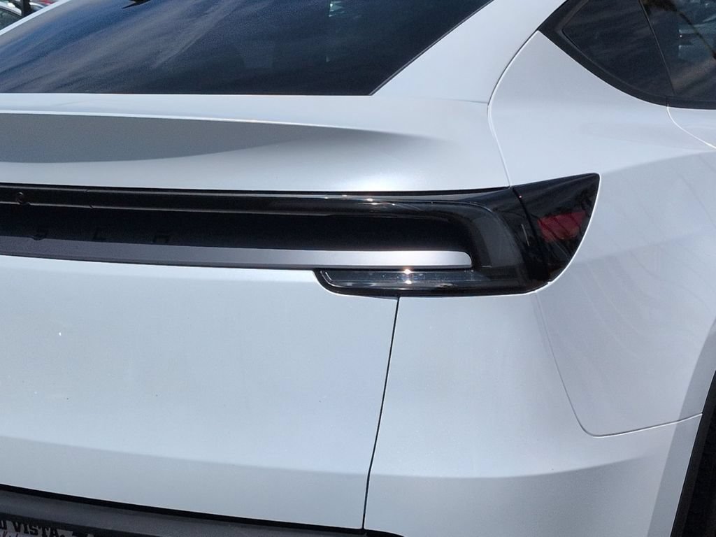 Used 2026 Tesla Model Y 2WD image 11