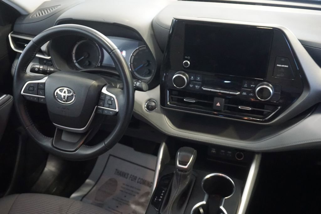 Used 2023 Toyota Highlander LE image 26