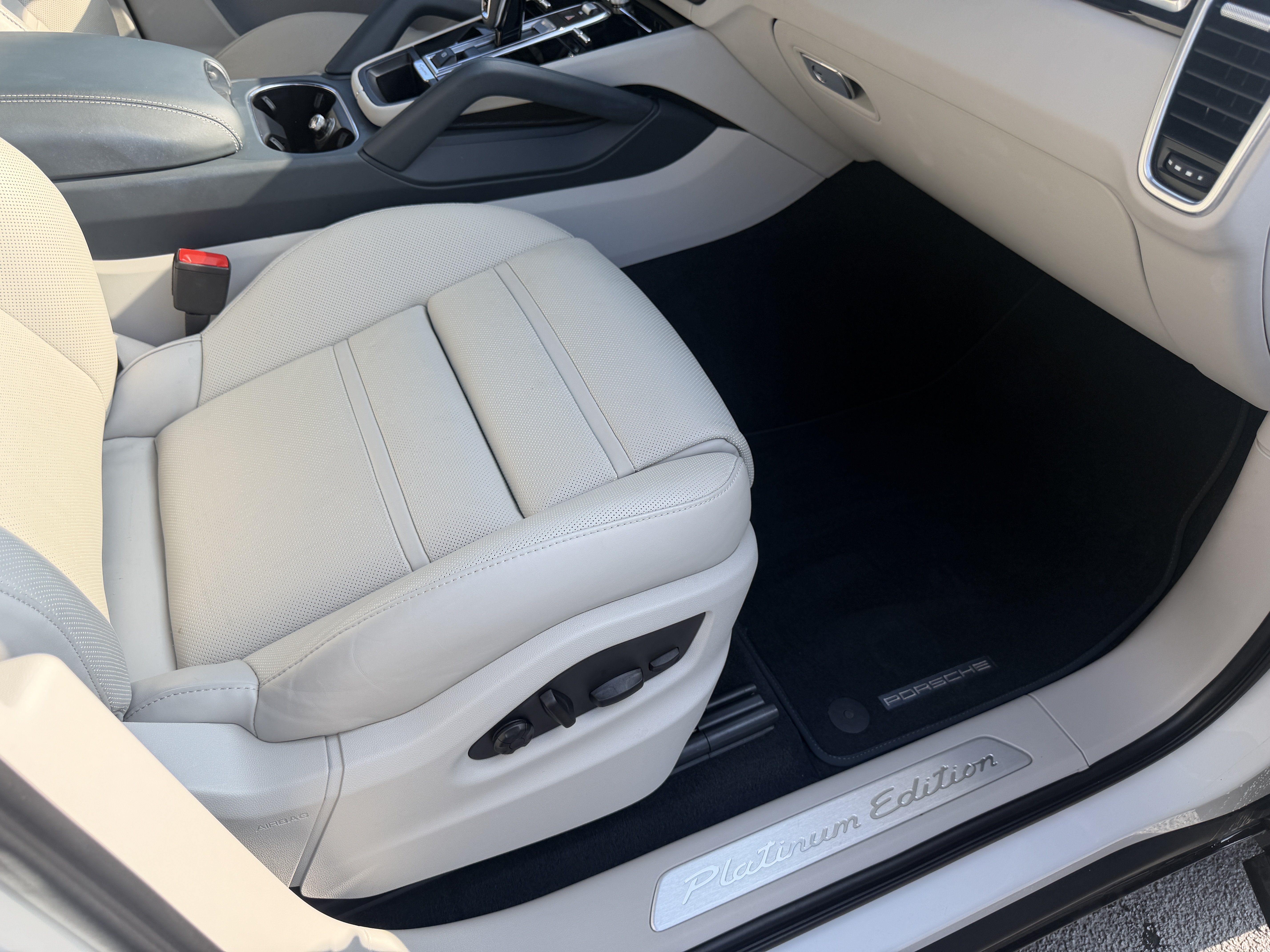 Certified 2023 Porsche Cayenne S Platinum AWD/4WD image 20