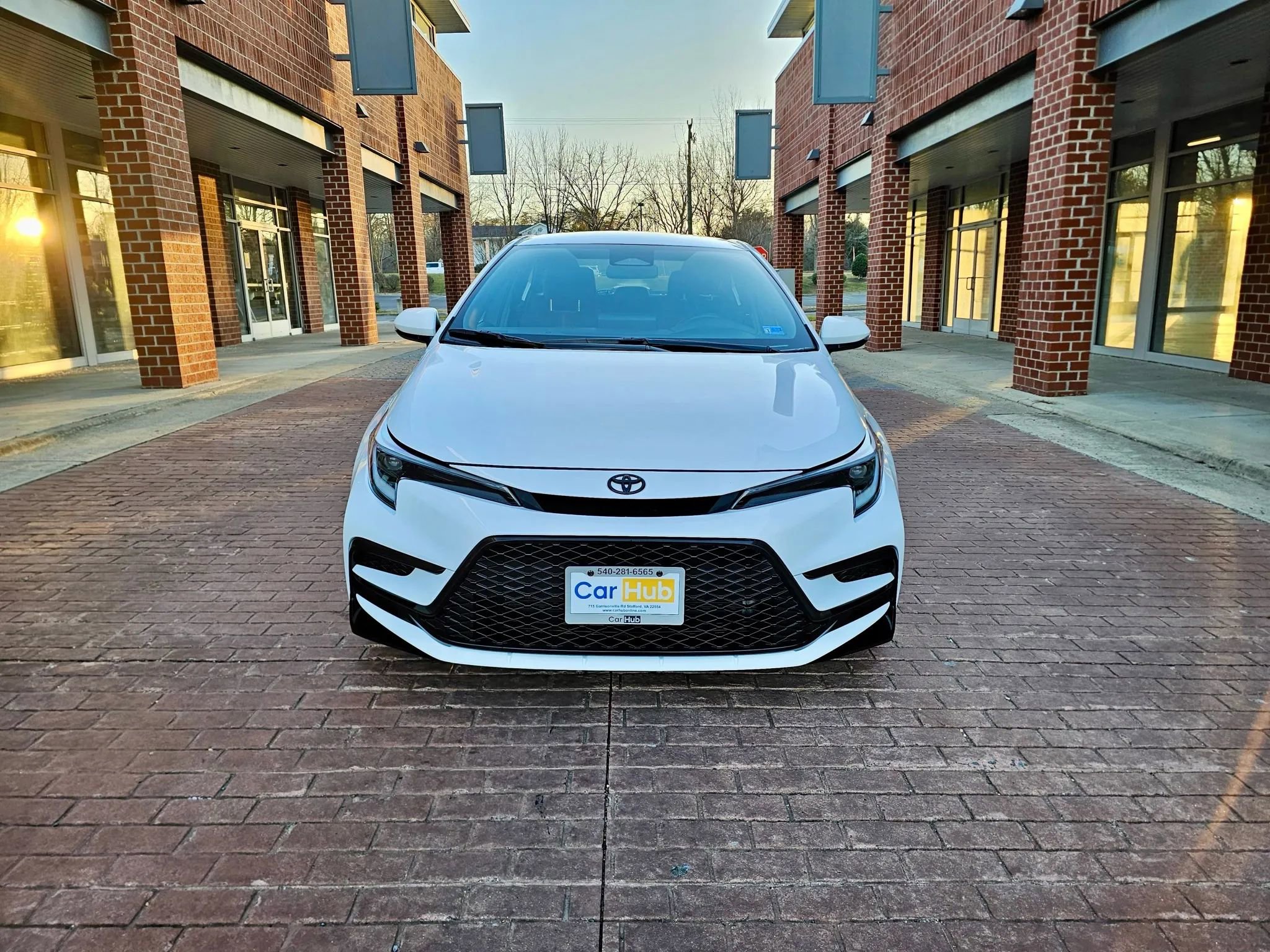 Used 2025 Toyota Corolla SE w/ Convenience Package image 2