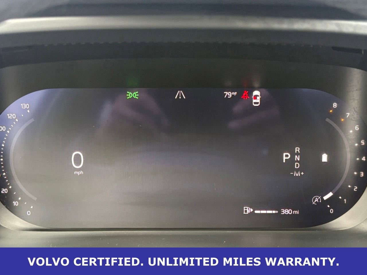 Certified 2025 Volvo XC40 B5 Plus AWD/4WD image 16