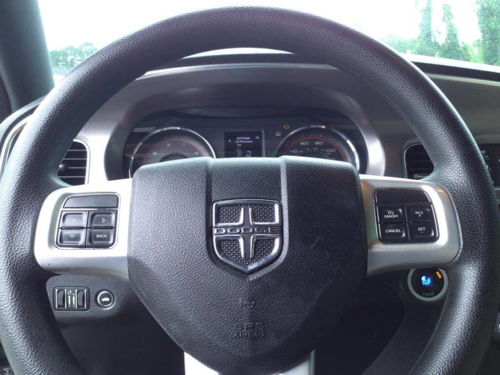 Used 2012 Dodge Charger SE RWD image 17
