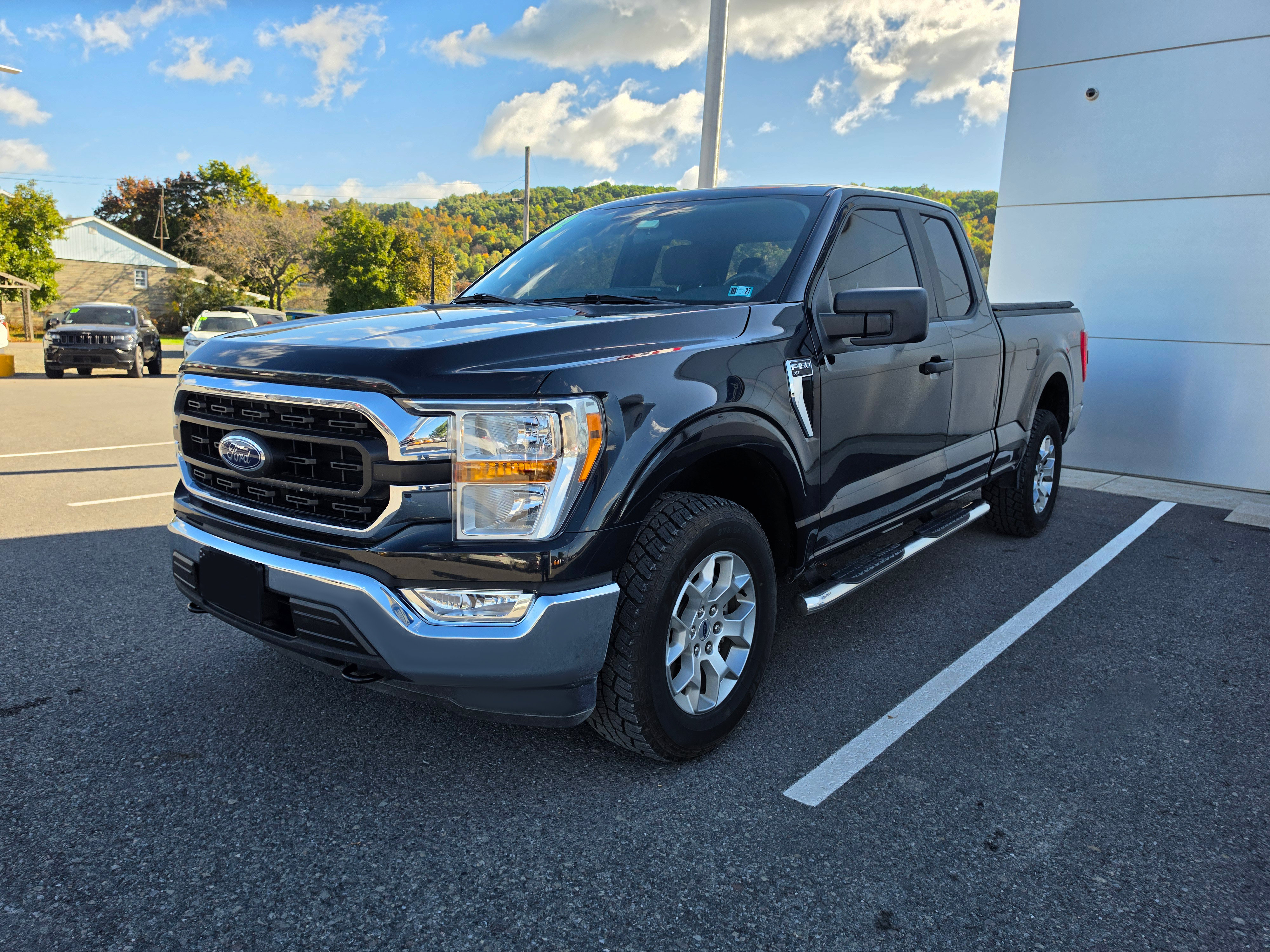 Used 2022 Ford F150 XLT w/ Trailer Tow Package AWD/4WD image 8