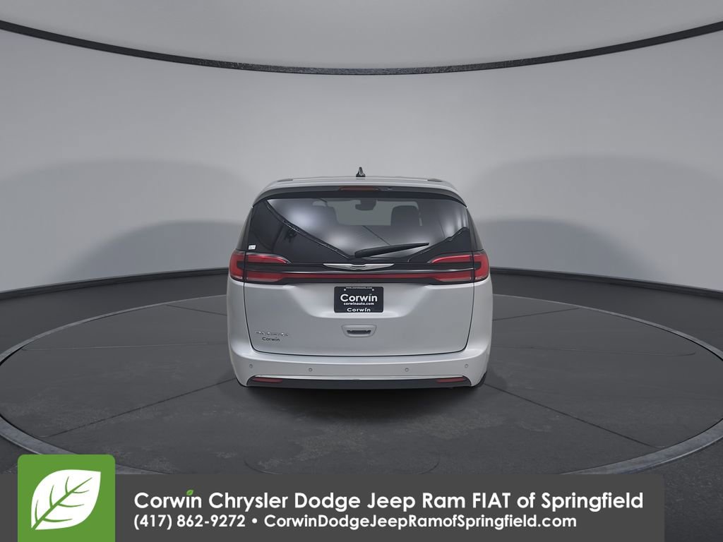 Certified 2023 Chrysler Pacifica Touring-L image 13