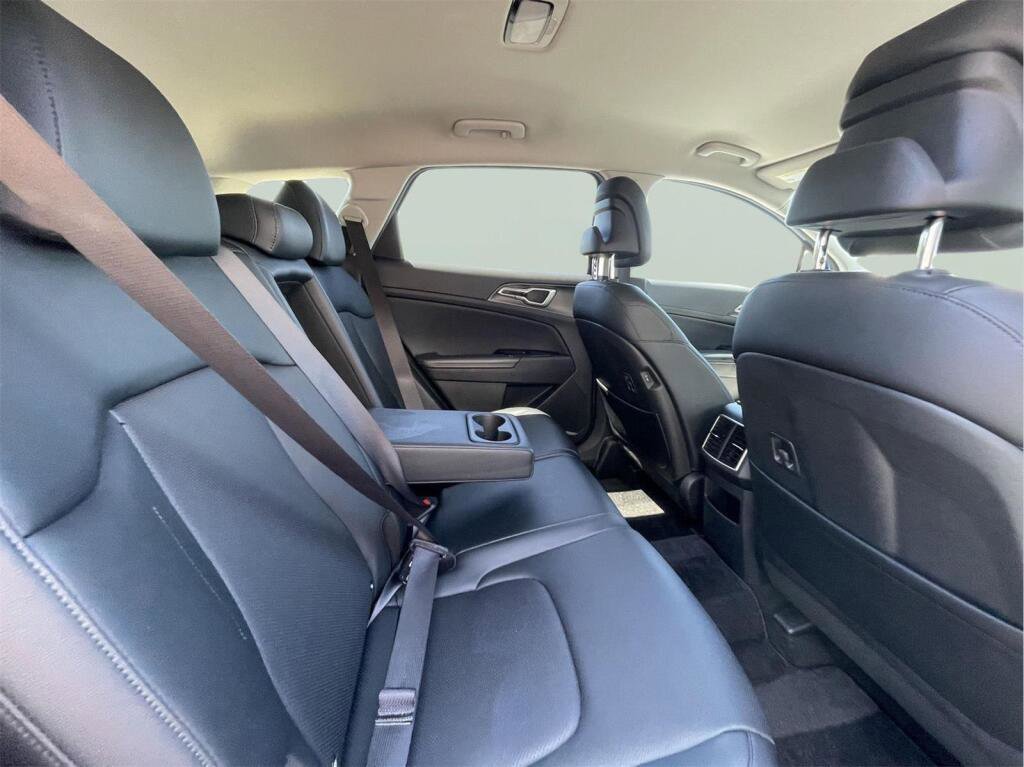 Used 2023 Kia Sportage EX AWD/4WD image 18