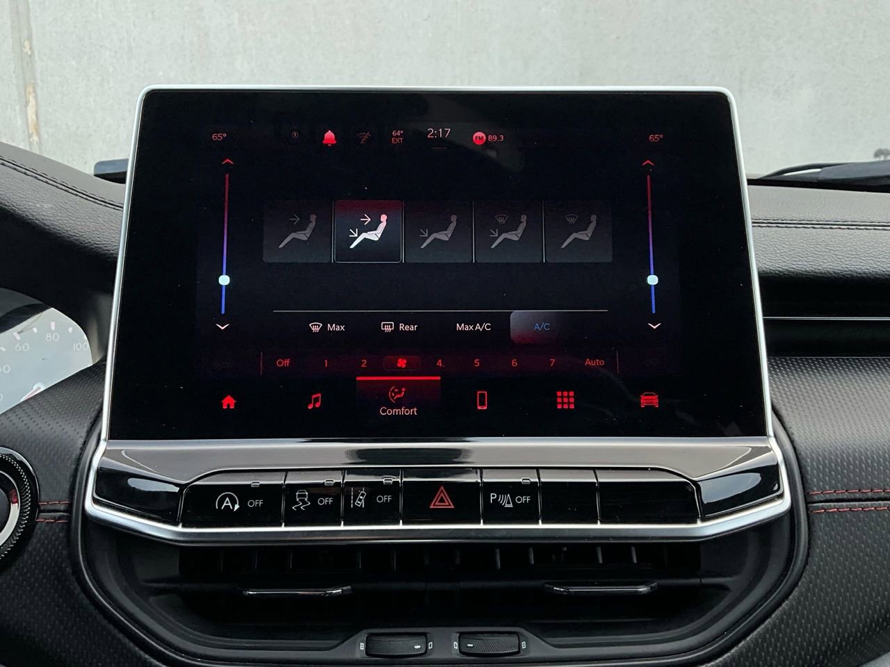 Used 2025 Jeep Compass Trailhawk image 30