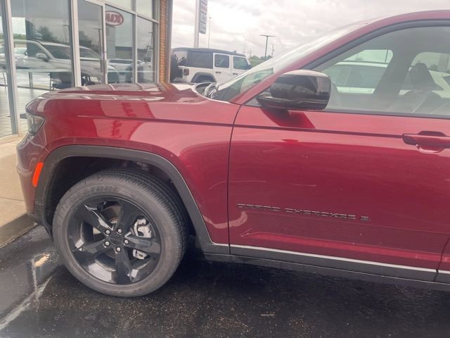 Used 2024 Jeep Grand Cherokee L Altitude AWD/4WD image 5