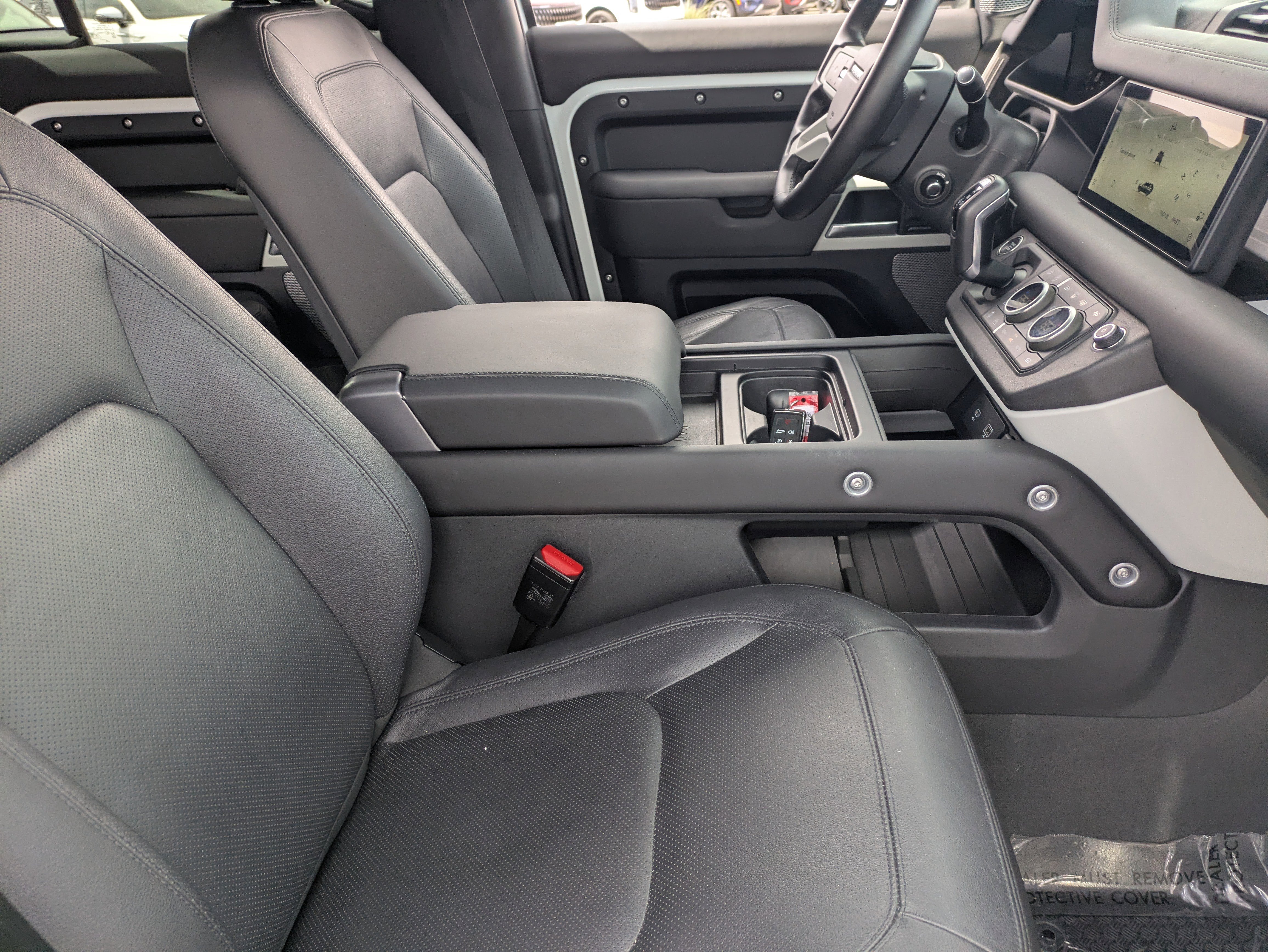 Used 2024 Land Rover Defender 110 S image 12