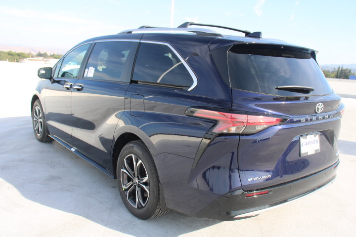 New 2026 Toyota Sienna Platinum AWD/4WD image 5