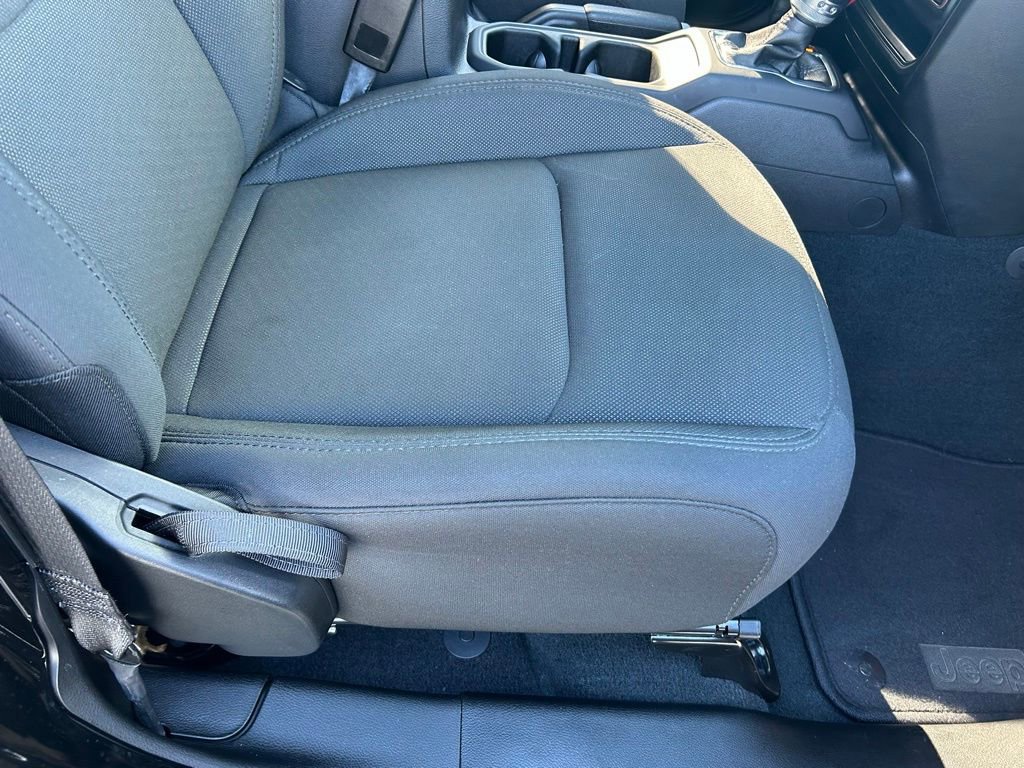 Certified 2022 Jeep Wrangler Unlimited Sport image 36