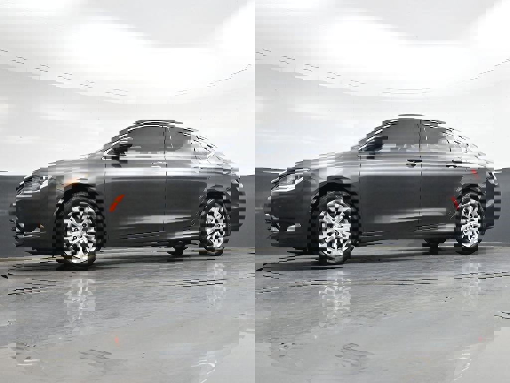 Used 2017 Chrysler 200 Limited Platinum image 31