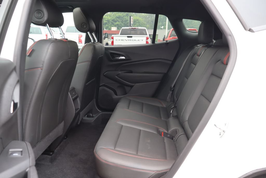 Used 2024 Chevrolet Trax RS w/ Sunroof Package FWD image 28