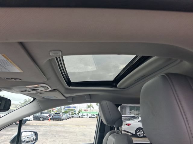 Used 2025 Toyota Sienna XLE w/ XLE Plus Package FWD image 12