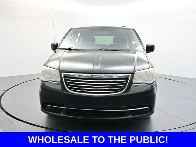 Used 2014 Chrysler Town & Country Touring image 1