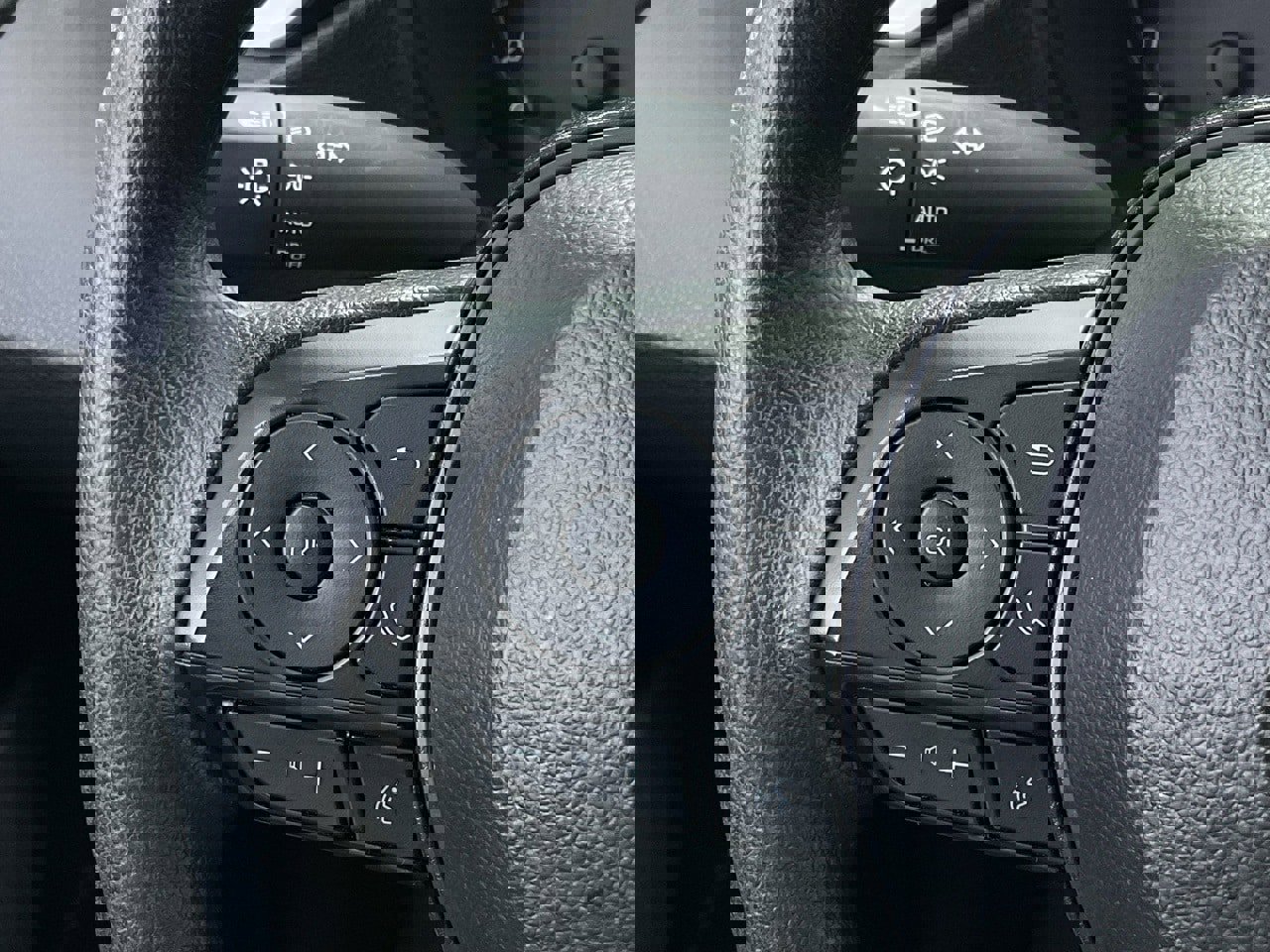 Used 2025 Toyota Corolla LE image 22