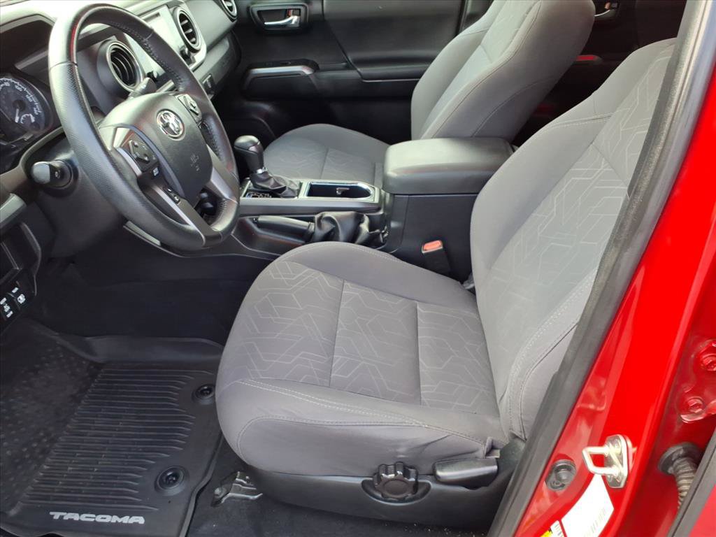 Used 2017 Toyota Tacoma TRD Sport w/ Premium & Technology Package AWD/4WD image 5