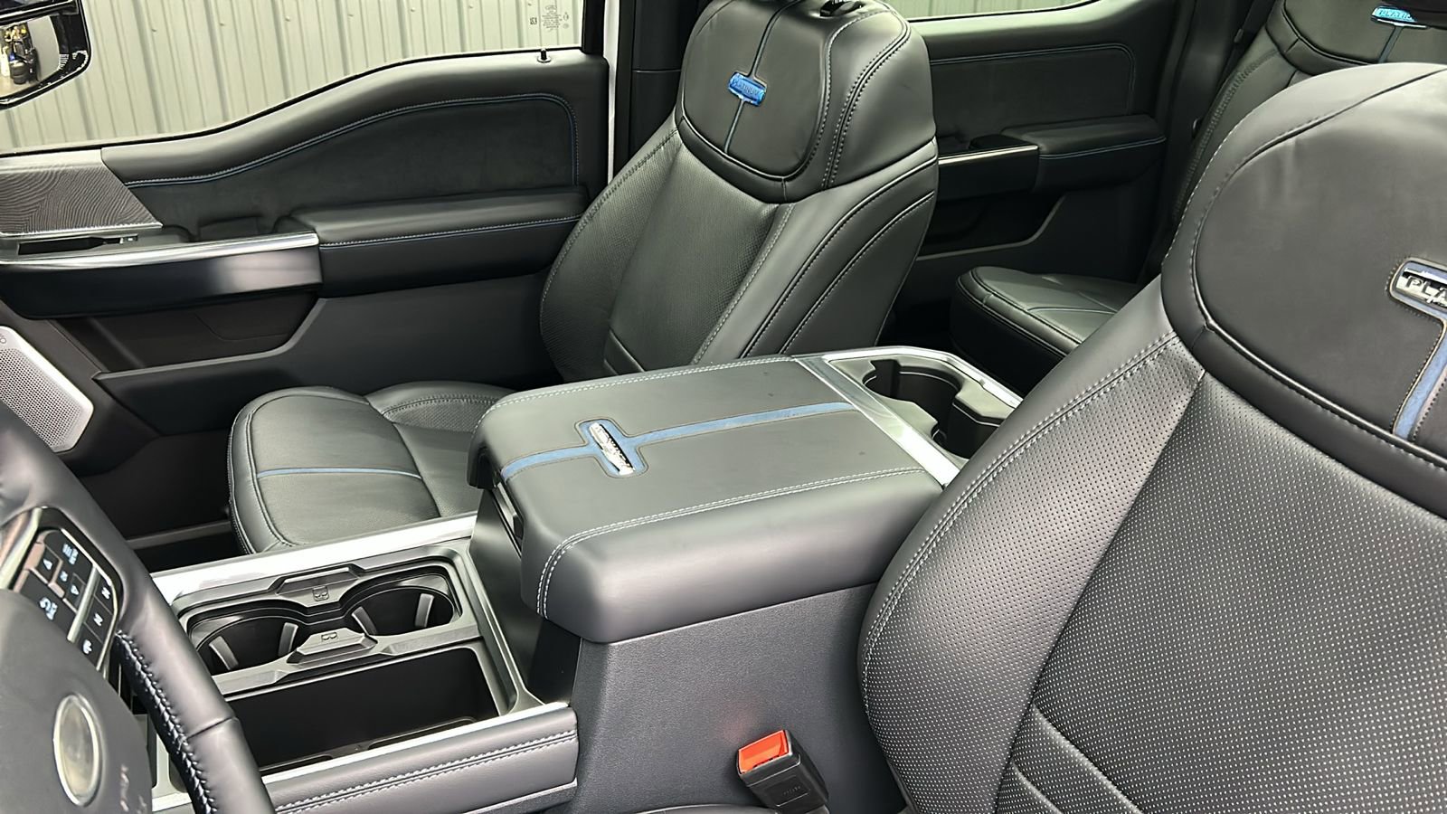 Used 2025 Ford F450 Platinum w/ FX4 Off-Road Package image 29