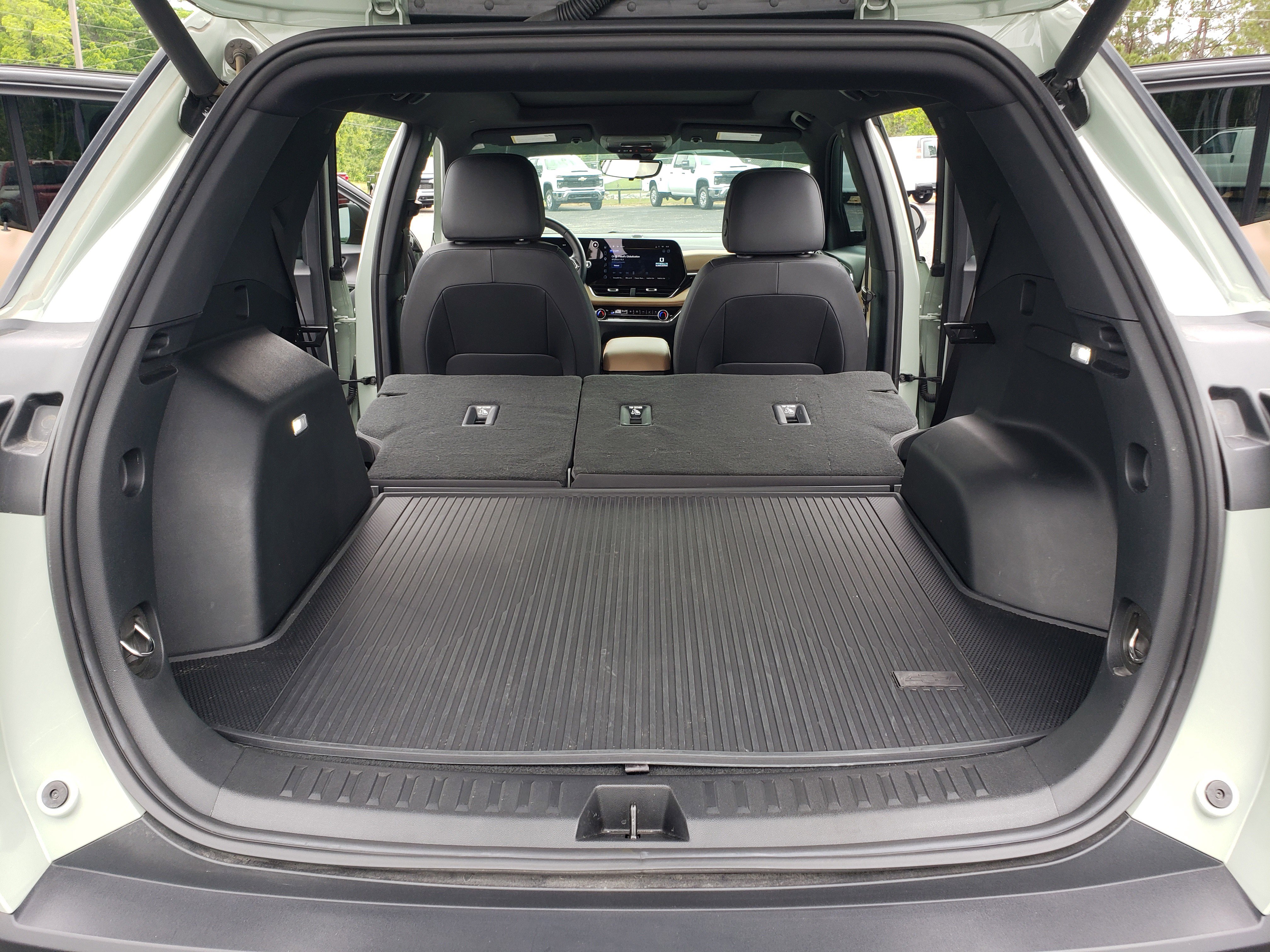 Used 2025 Chevrolet Equinox ACTIV w/ Safety and Technology Package FWD image 12