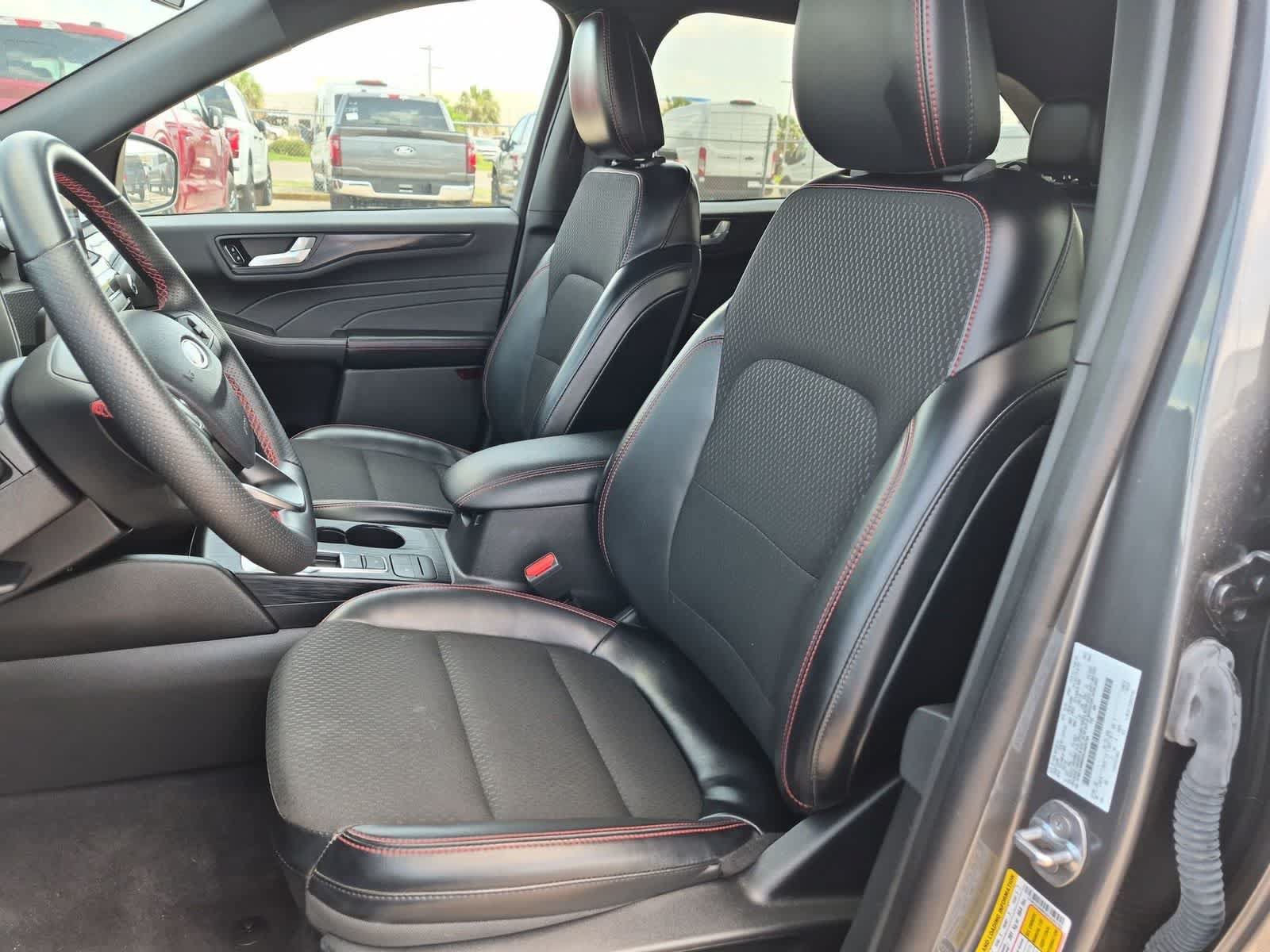 Used 2025 Ford Escape ST-Line FWD image 18