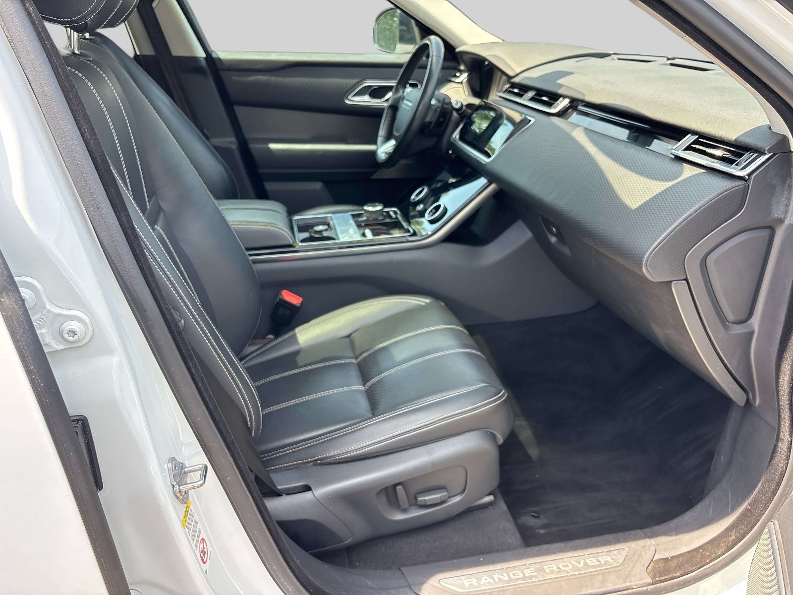 Used 2018 Land Rover Range Rover Velar S AWD/4WD image 15