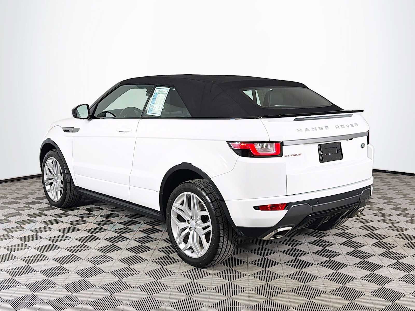 Used 2017 Land Rover Range Rover Evoque SE Dynamic image 7