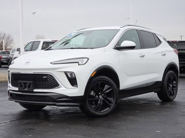 Used 2024 Buick Encore GX Sport Touring image 2