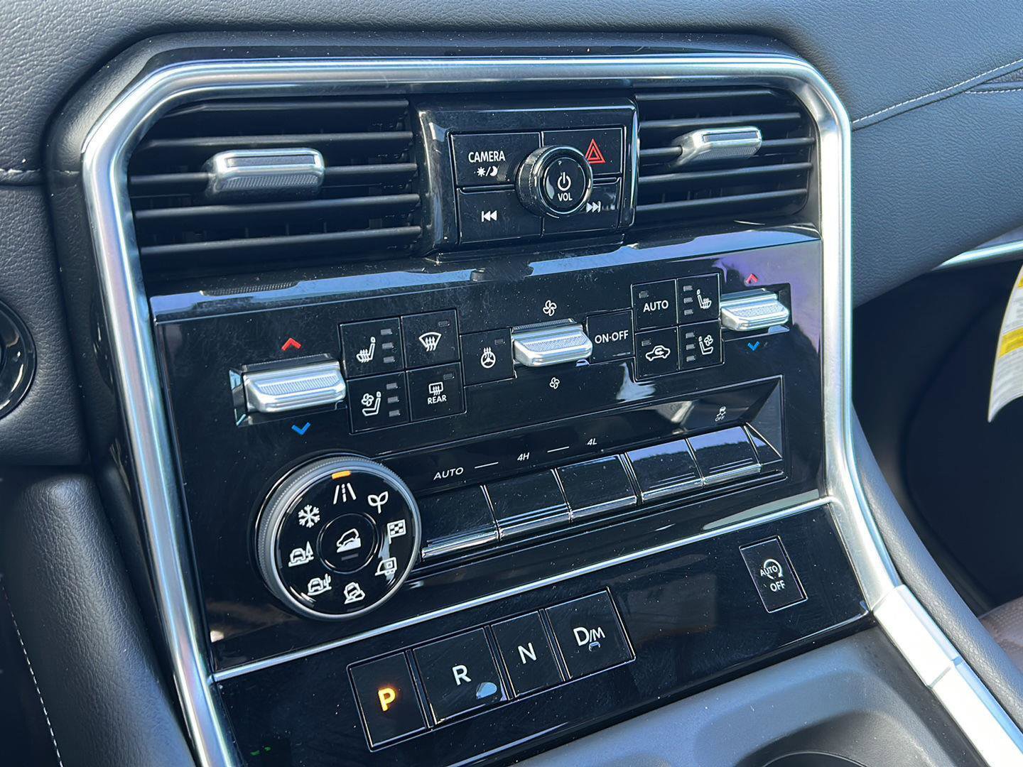 Used 2025 Nissan Armada Platinum w/ Convenience Package image 19