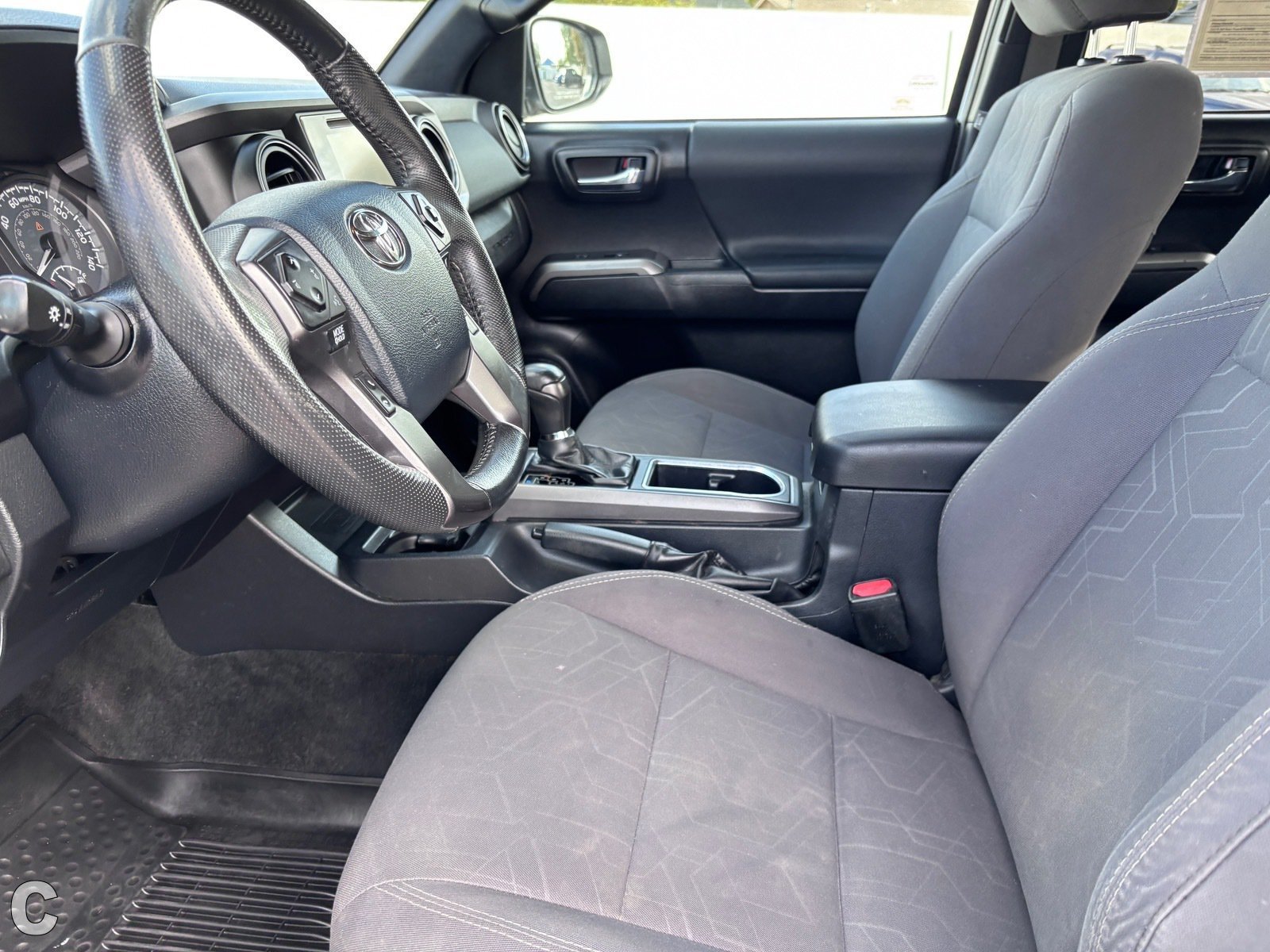 Used 2019 Toyota Tacoma TRD Off-Road w/ Technology Package AWD/4WD image 16