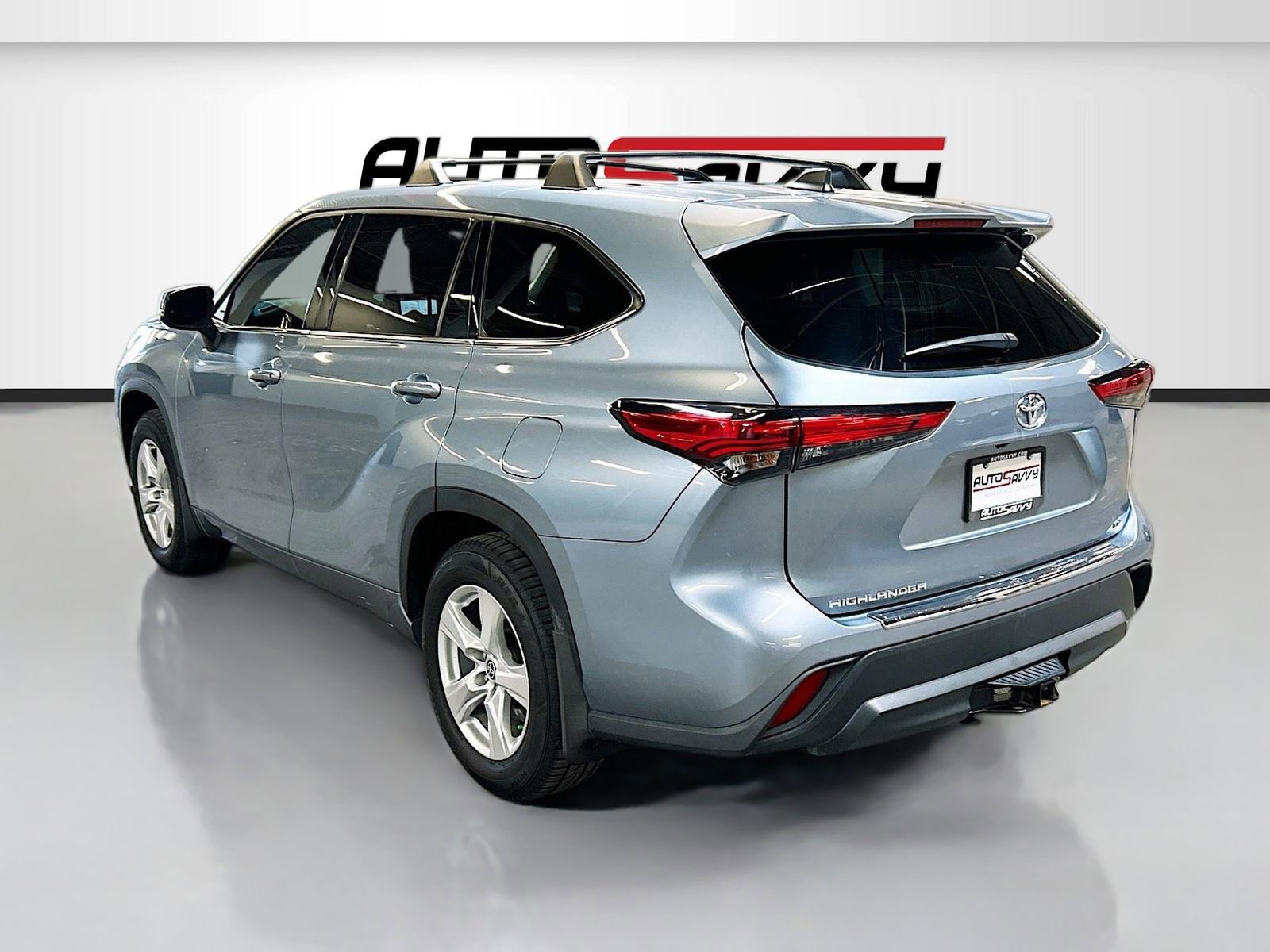 Used 2022 Toyota Highlander LE FWD image 5