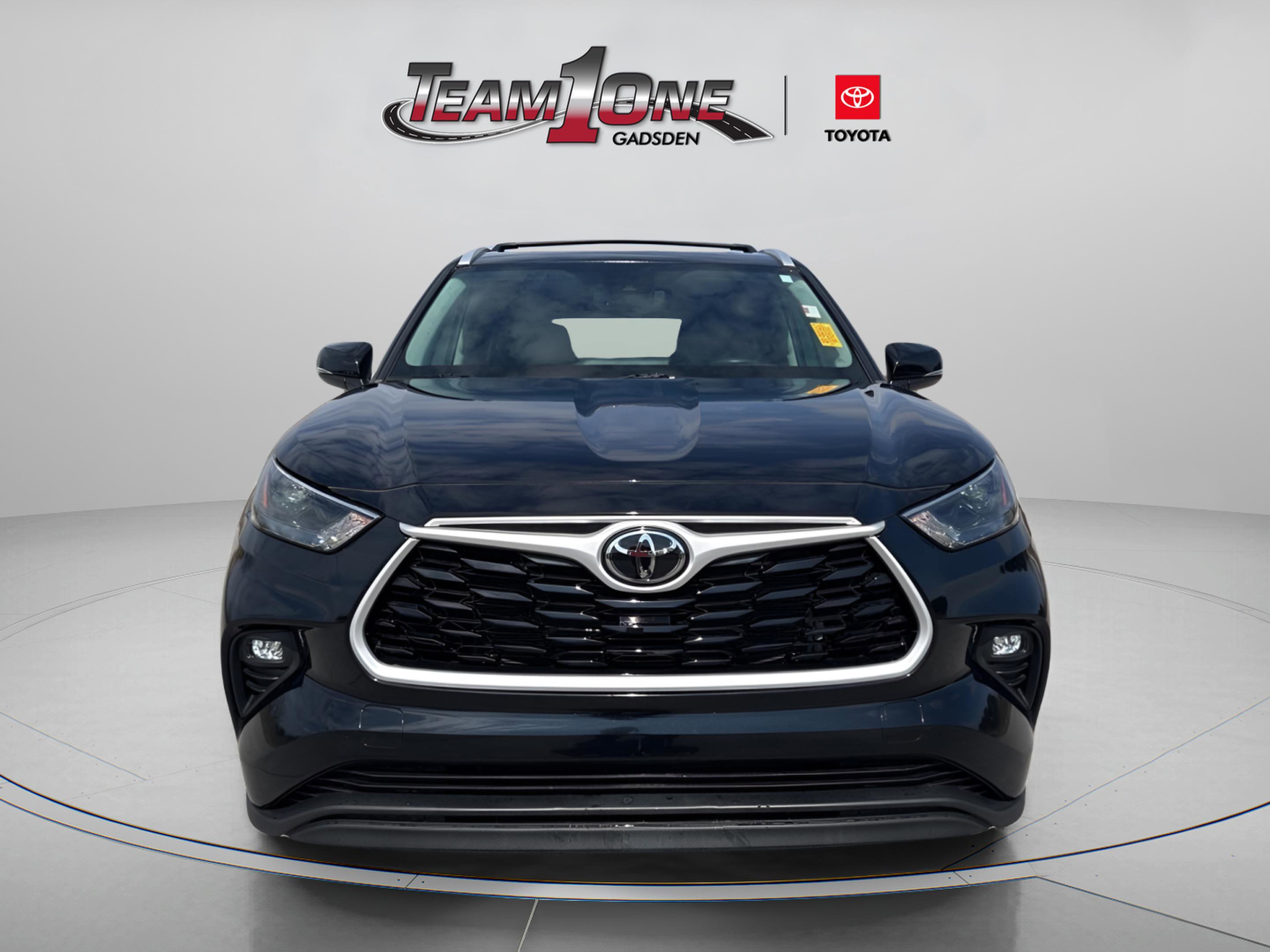 Certified 2024 Toyota Highlander XLE image 2