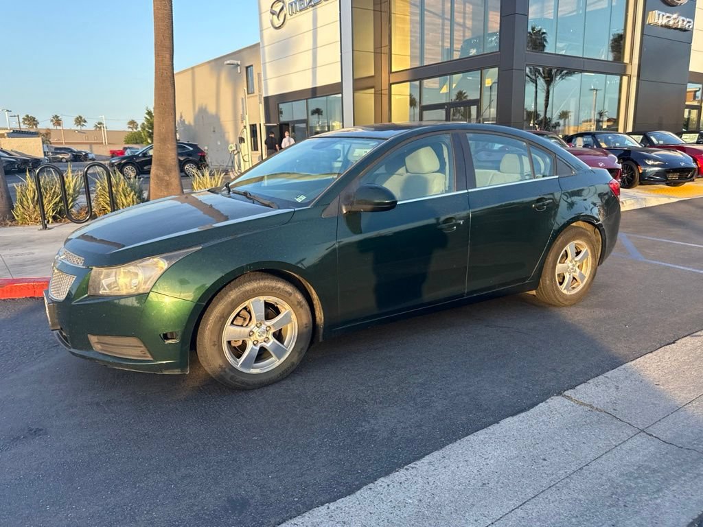 Used 2014 Chevrolet Cruze LT w/ Technology Package FWD image 3