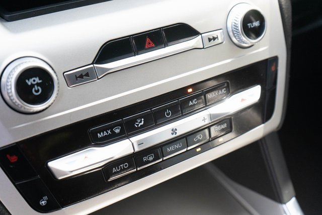 Used 2022 Ford Explorer XLT w/ Equipment Group 202A image 29