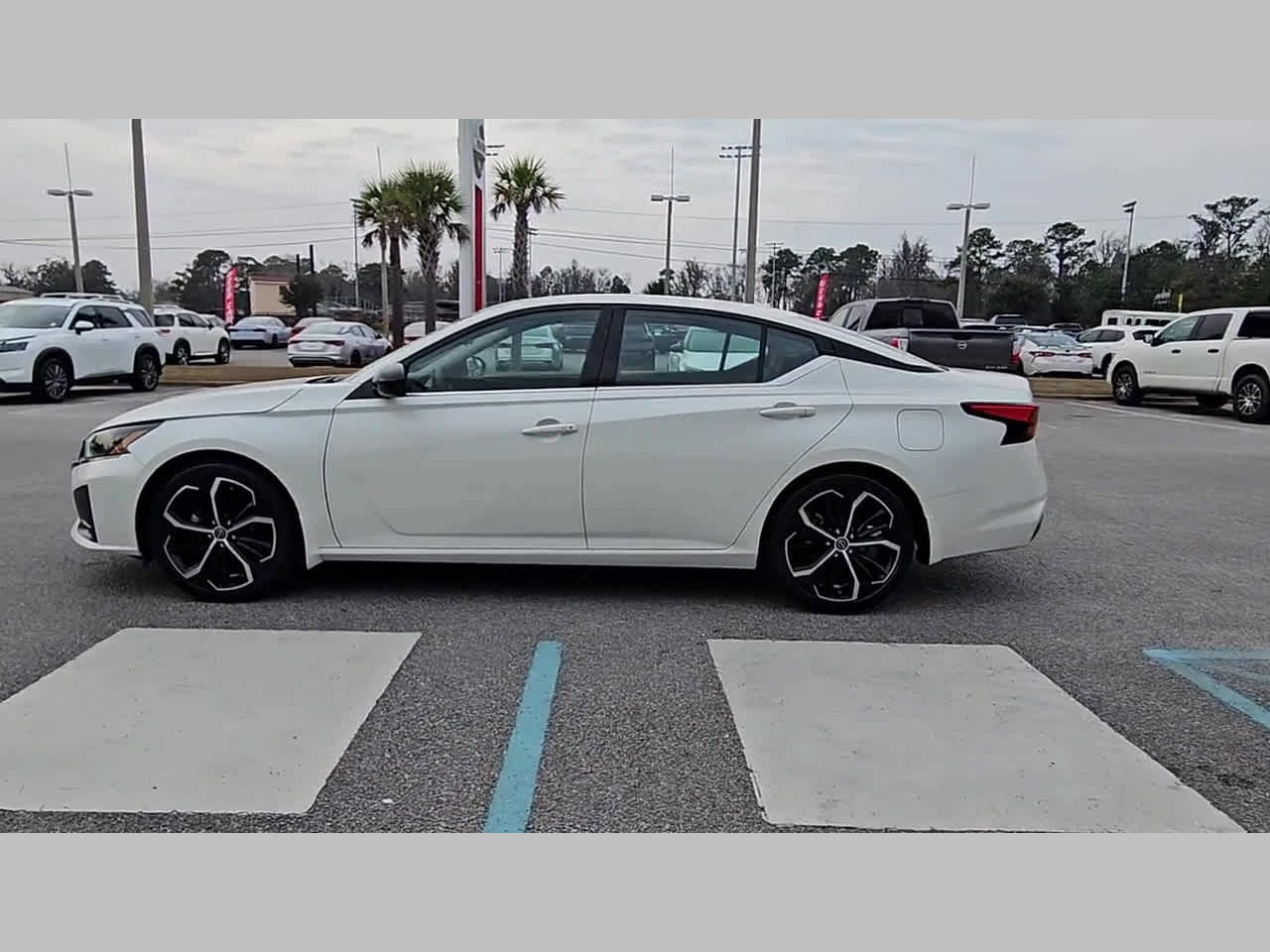 Used 2024 Nissan Altima 2.5 SR w/ SR Premium Package image 26