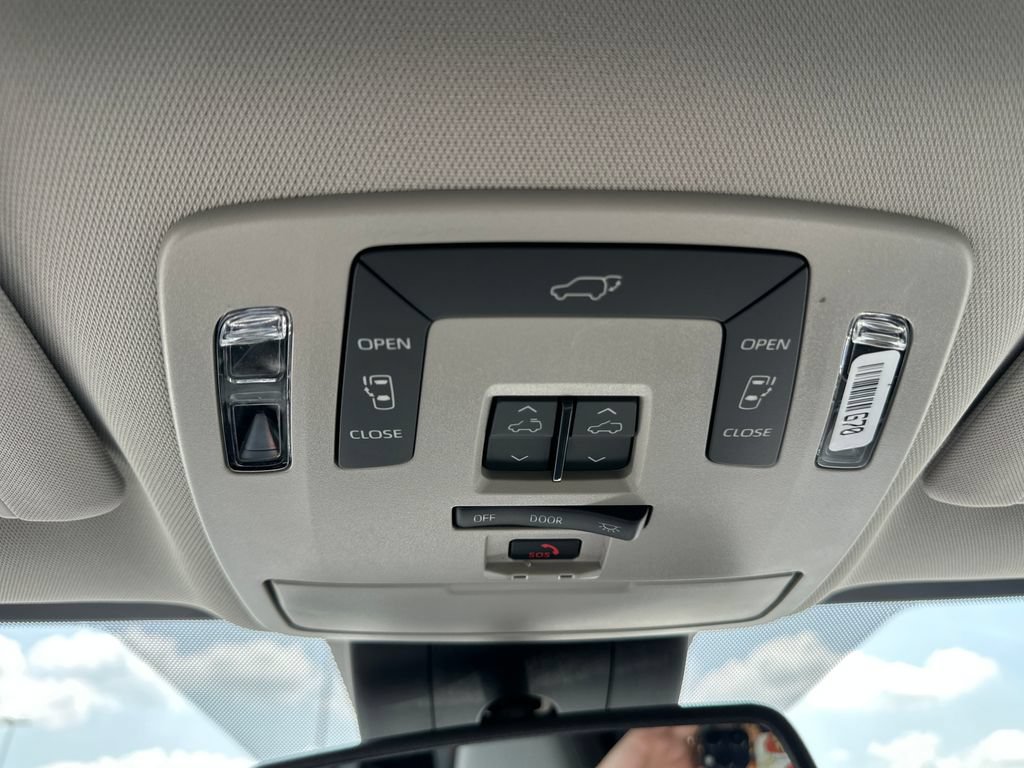 Used 2026 Toyota Sienna XLE AWD/4WD image 32