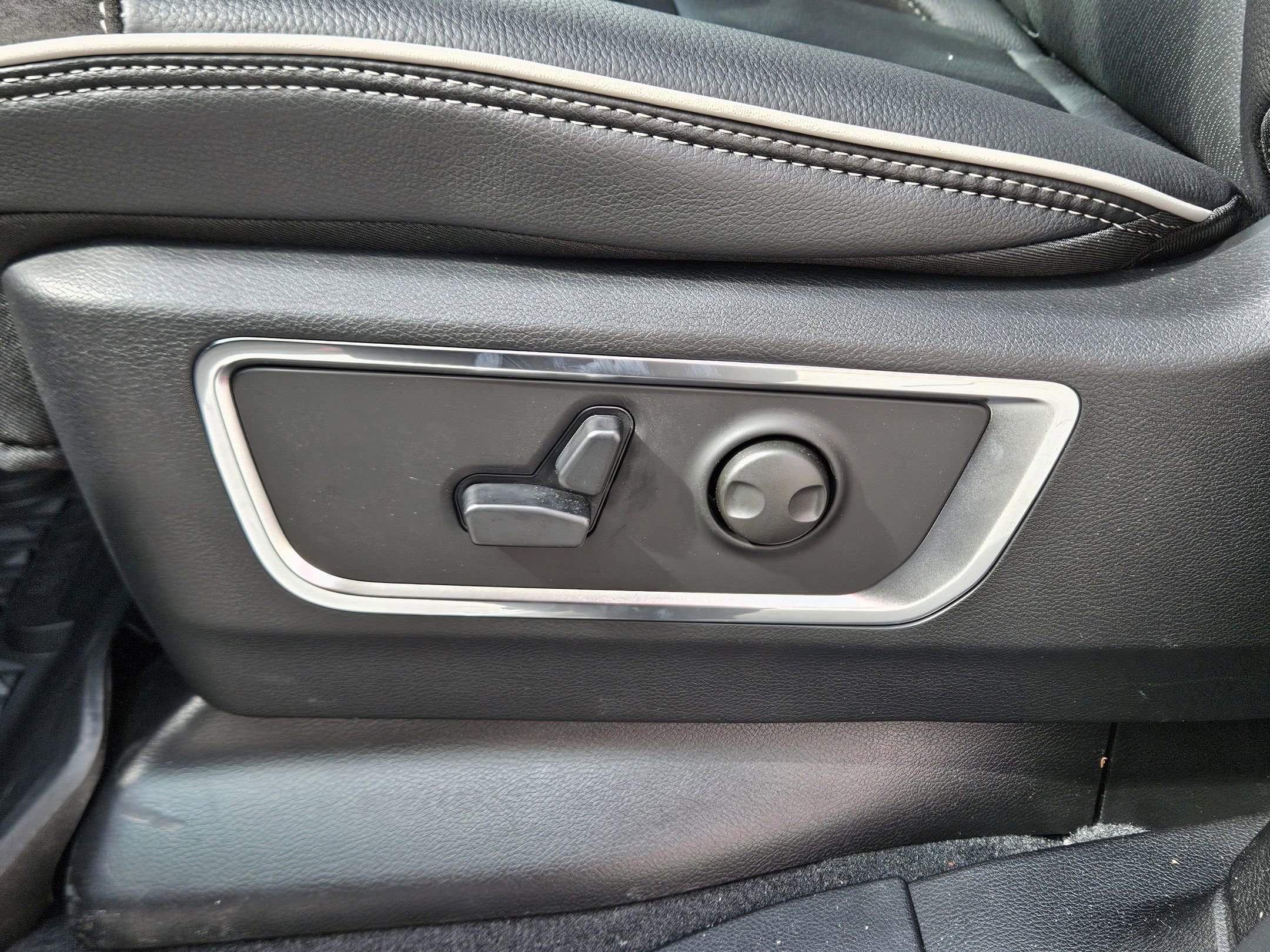 New 2026 RAM 1500 Laramie w/ Bed Utility Group image 18