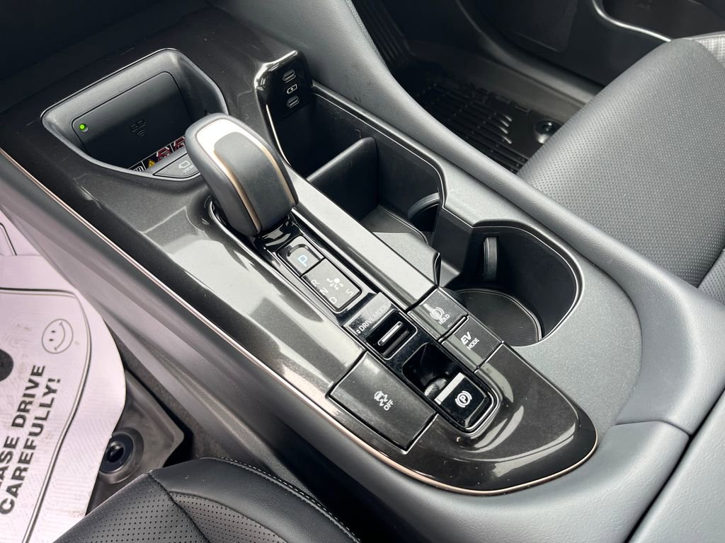 Certified 2025 Toyota Crown Signia image 28