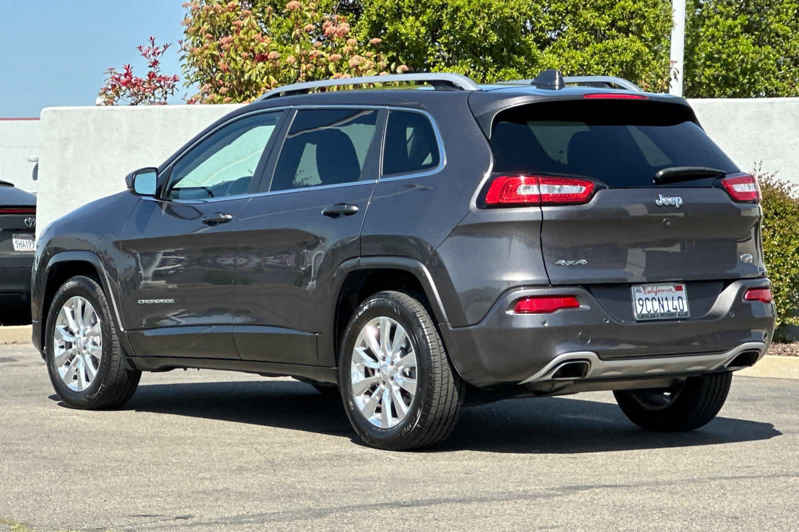 Used 2018 Jeep Cherokee Overland AWD/4WD image 7