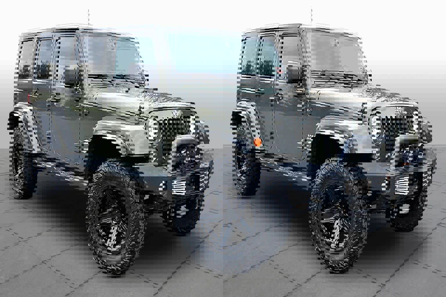 Used 2015 Jeep Wrangler Unlimited Sahara w/ Dual Top Group image 3