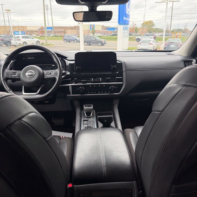 Used 2025 Nissan Pathfinder SL AWD/4WD image 14