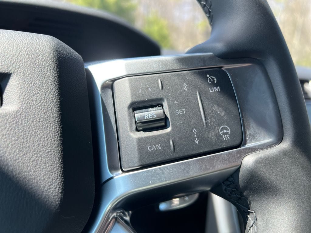 New 2025 Land Rover Discovery Dynamic SE AWD/4WD image 16
