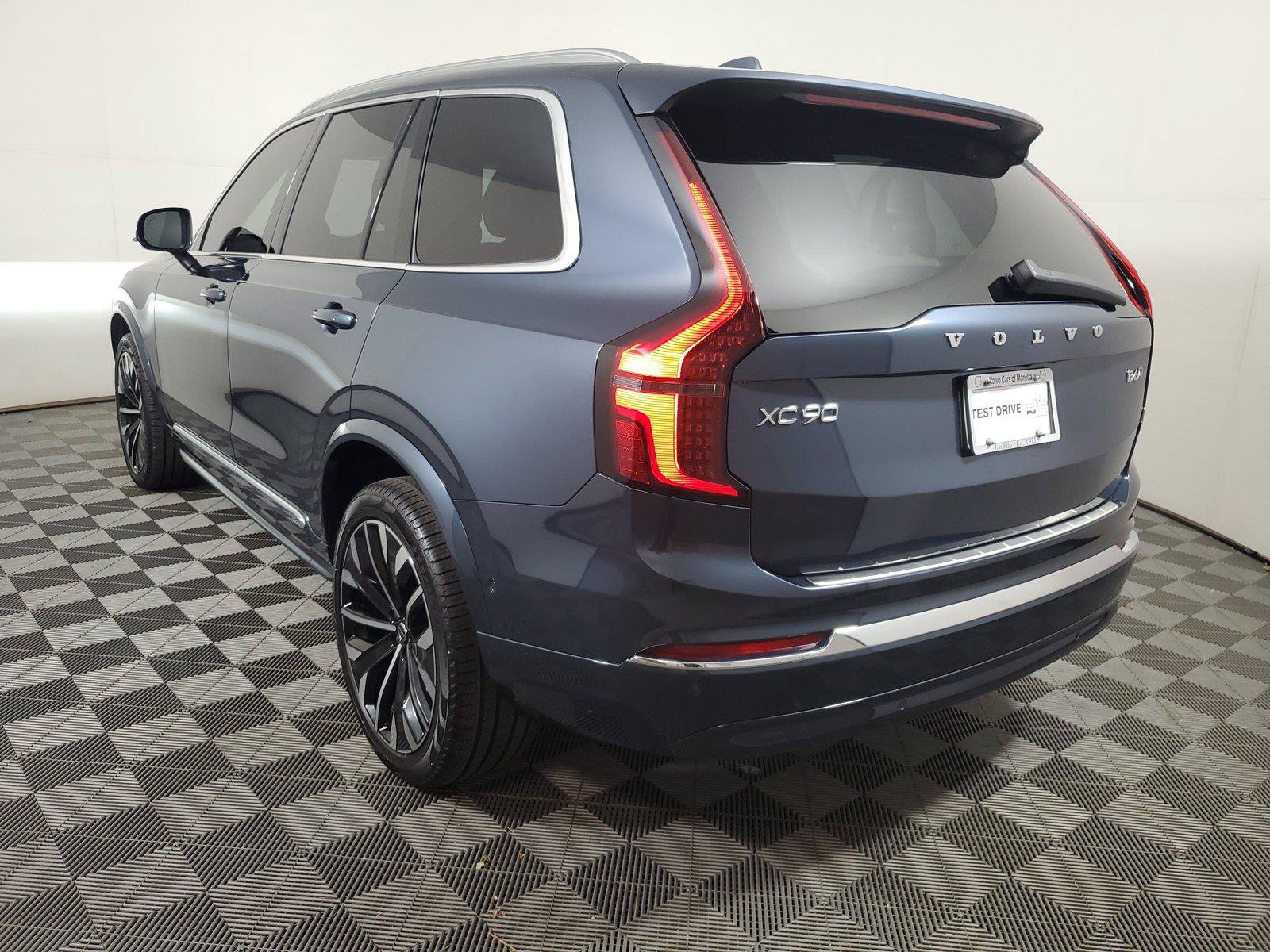 Certified 2026 Volvo XC90 B6 Plus w/ Protection Package Premier AWD/4WD image 4
