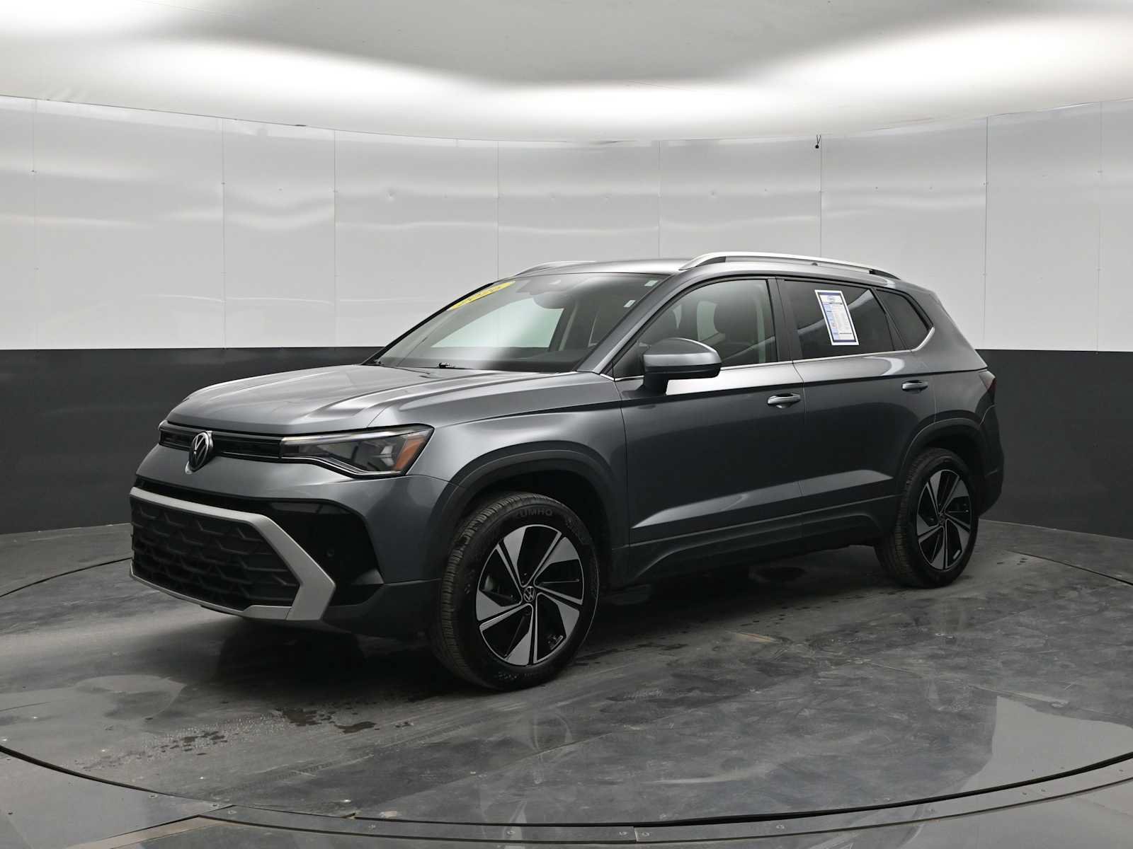 Used 2026 Volkswagen Taos SE AWD/4WD image 4