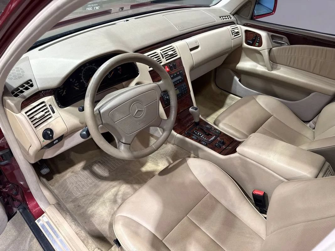 Used 1999 Mercedes-Benz E 320 Sedan image 91